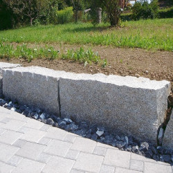 40 x 40 cm kurze Granit-Mauersteine Griys hellgrau