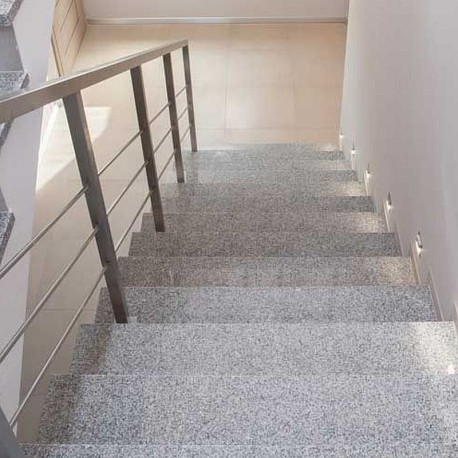 6 x 30 cm Granit-Trittstufen Griys hellgrau