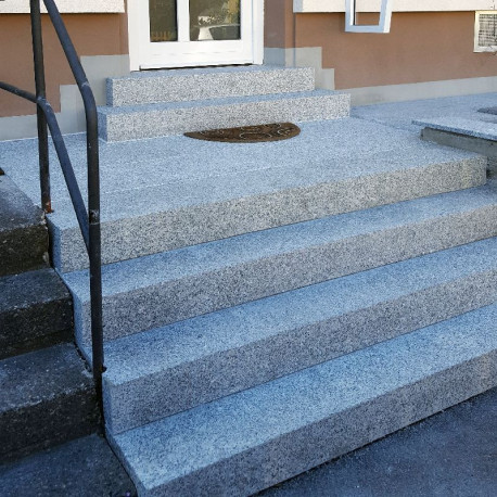 15 x 40 cm Granit-Blockstufen Griys hellgrau