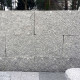 50 x 50 cm Granit-Mauersteine Griys hellgrau, mit 4 gesägten Flächen 50 cm hoch